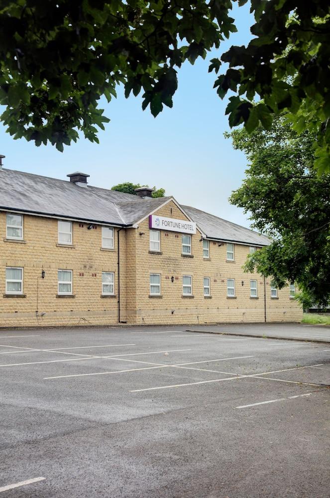 Premier Inn Huddersfield West Exterior photo