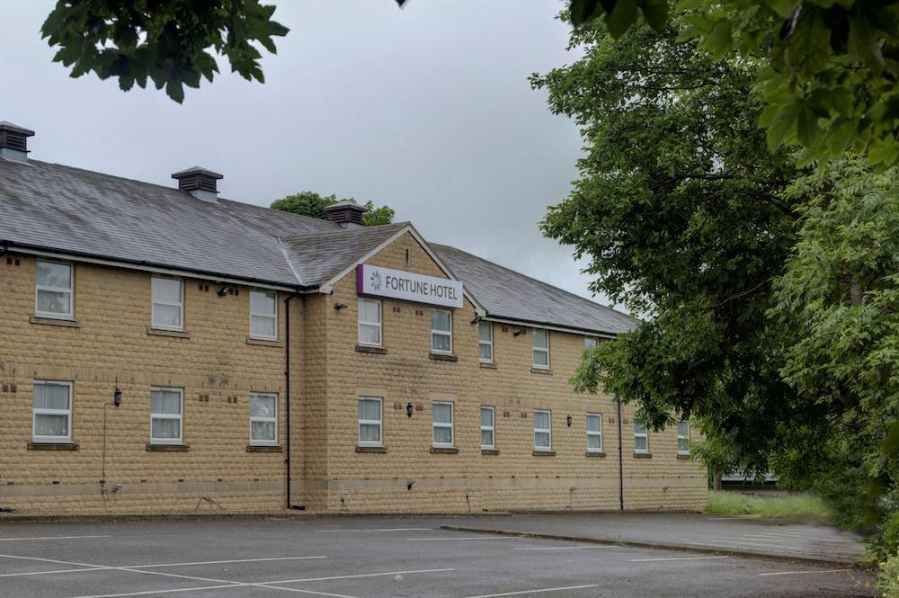 Premier Inn Huddersfield West Exterior photo